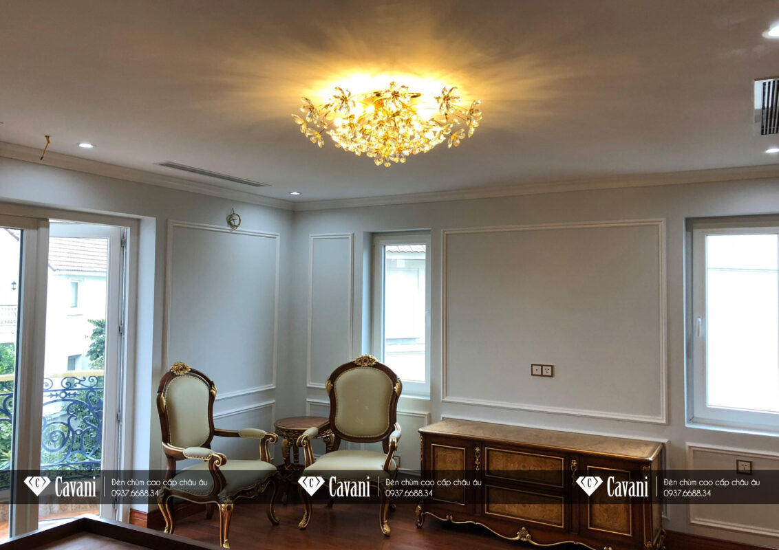 Mẫu đèn ốp Ý với các viên pha lê cao cấp Asfour
